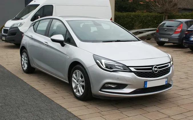 samochody osobowe Opel Astra cena 43800 przebieg: 68000, rok produkcji 2018 z Milanówek